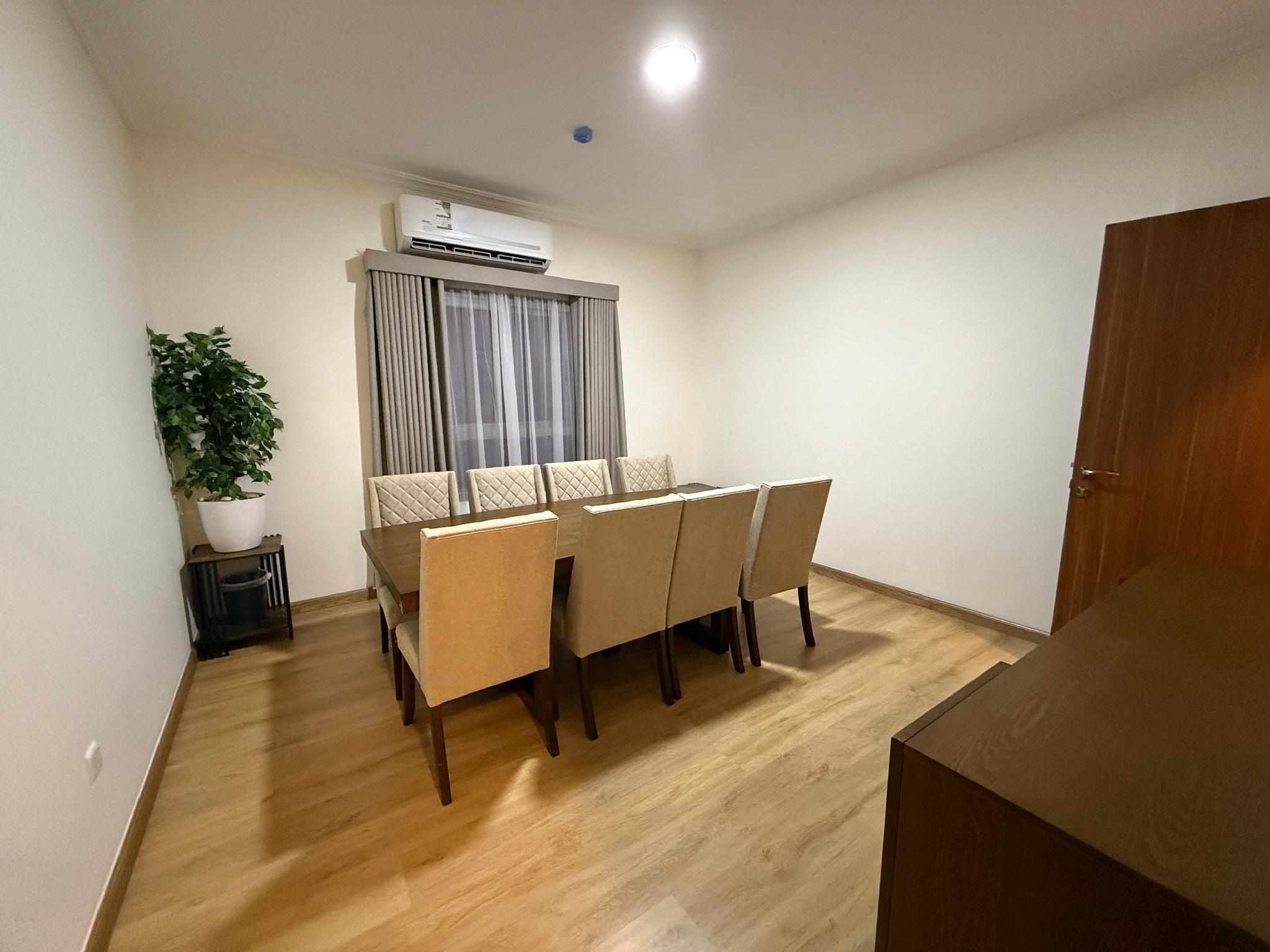 Large Modern Apartment