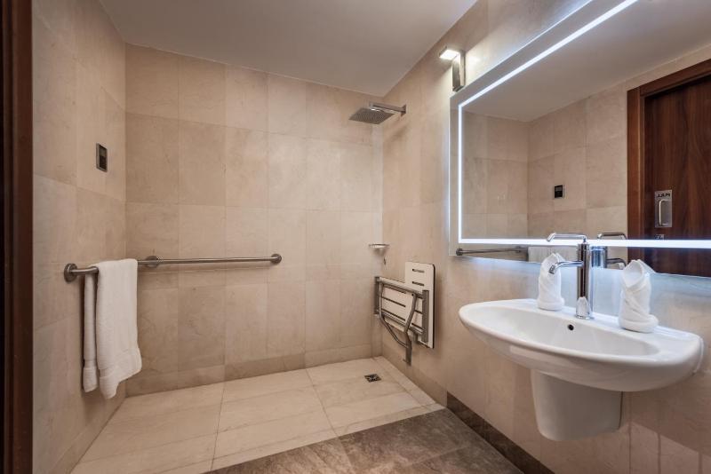 Accessible Wheel Chair Room City or Patio View görsel 4