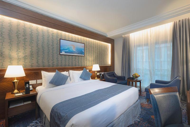 Three-Bedroom Suite with City View image 2