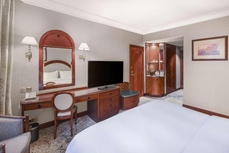 Deluxe kamer met kingsize bed en uitzicht op de stad afbeelding 4