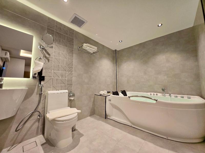 Deluxe Junior Suite image 5