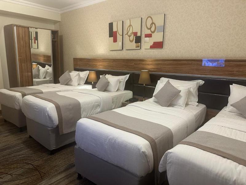 Standard Quadruple Room imej 2